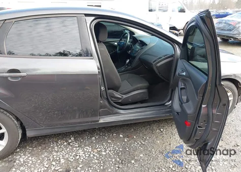 2018 Ford Focus Se z USA, uszkodzony, nr VIN 1FADP3F23JL315503